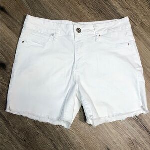 Signature Studio White Jean Shorts